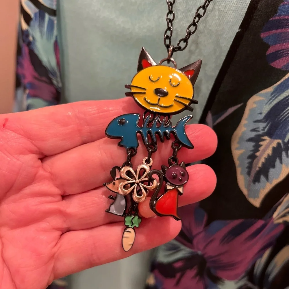 N165 NWT Cat and Friends on long black enamel chain